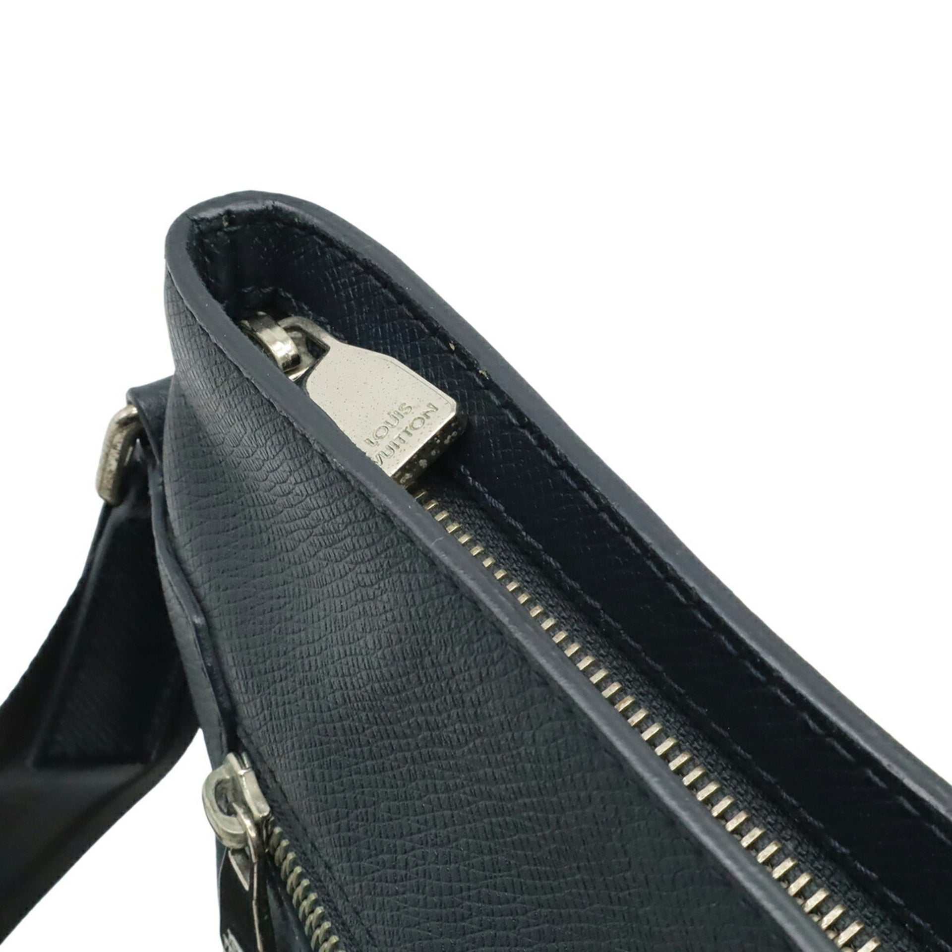 LOUIS VUITTON Taiga Sasha schoudertas 7
