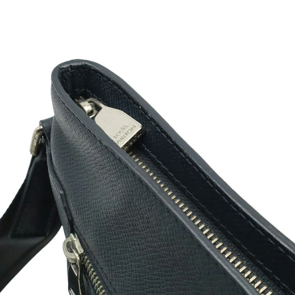 LOUIS VUITTON Taiga Sasha schoudertas 7
