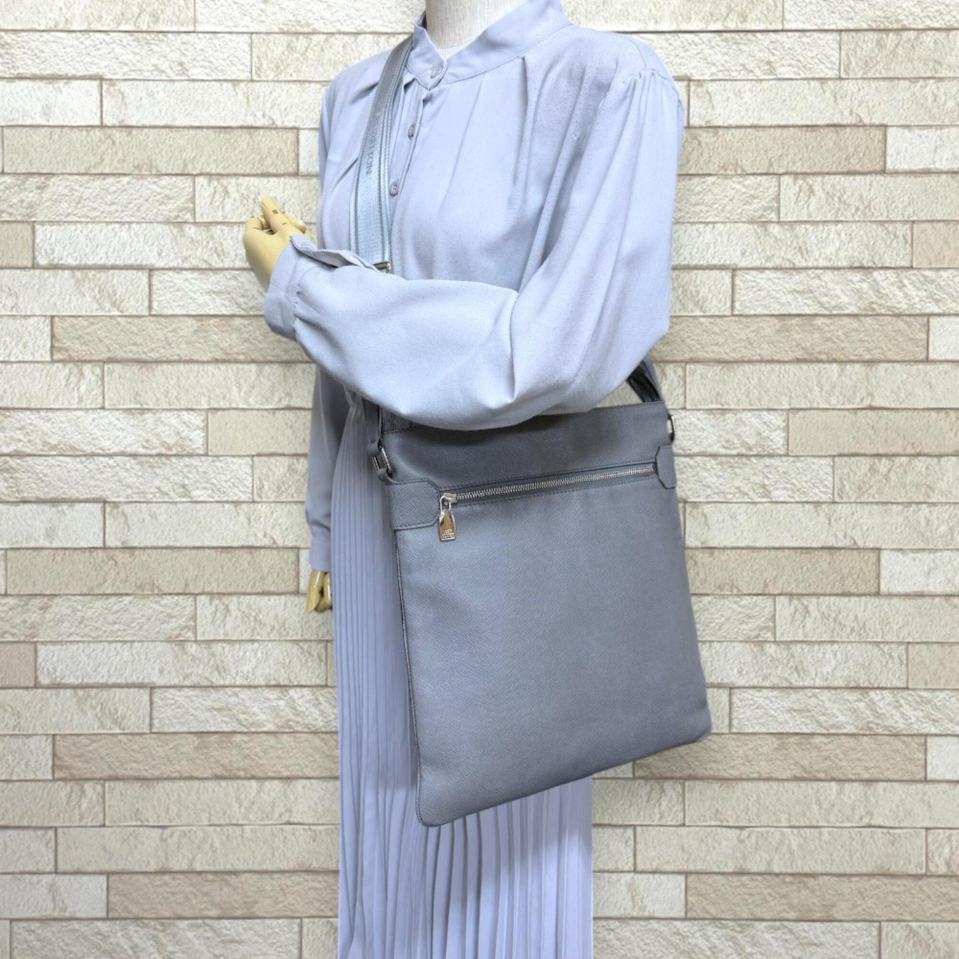 Louis Vuitton Sasha-schoudertas Taiga 2