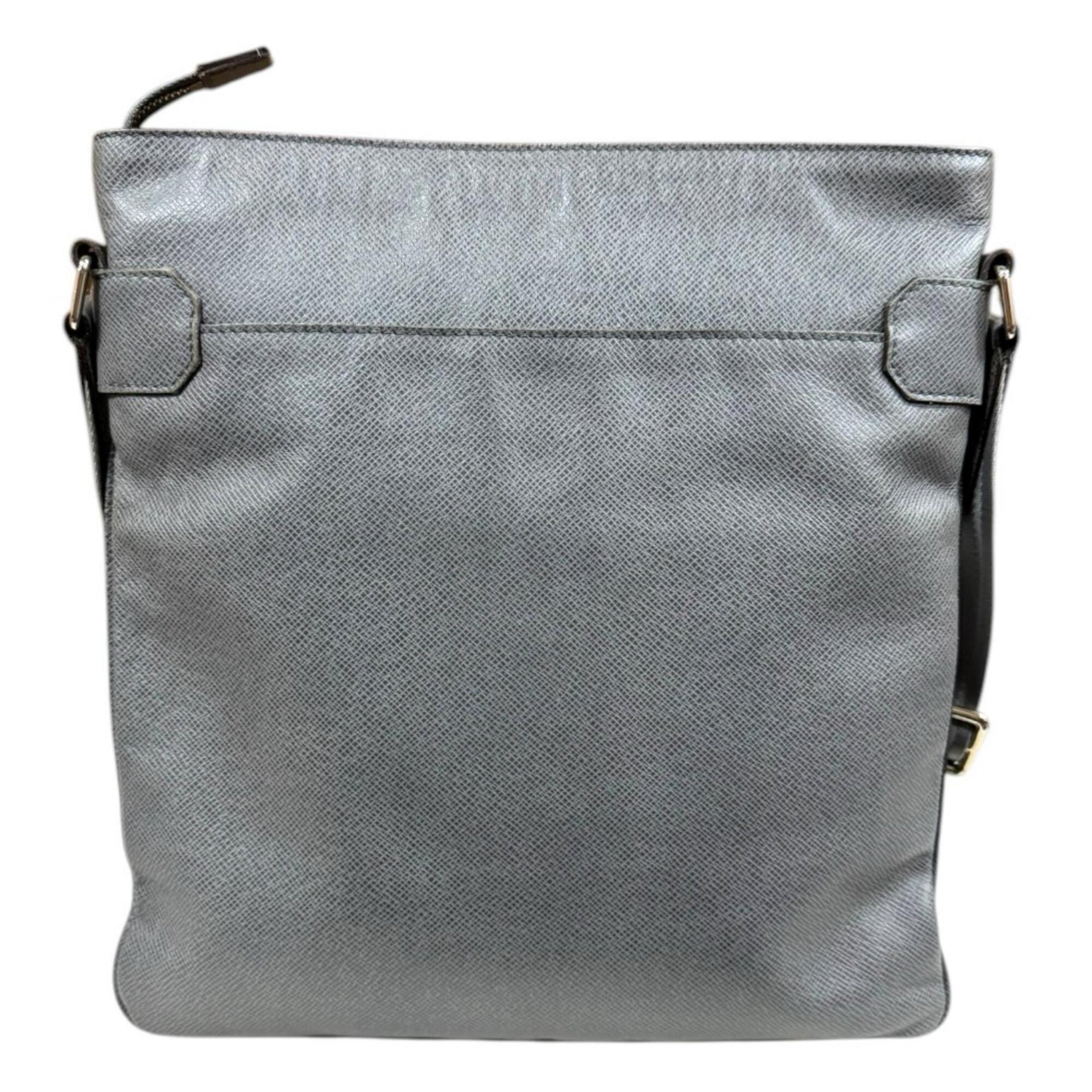 Louis Vuitton Sasha-schoudertas Taiga 3