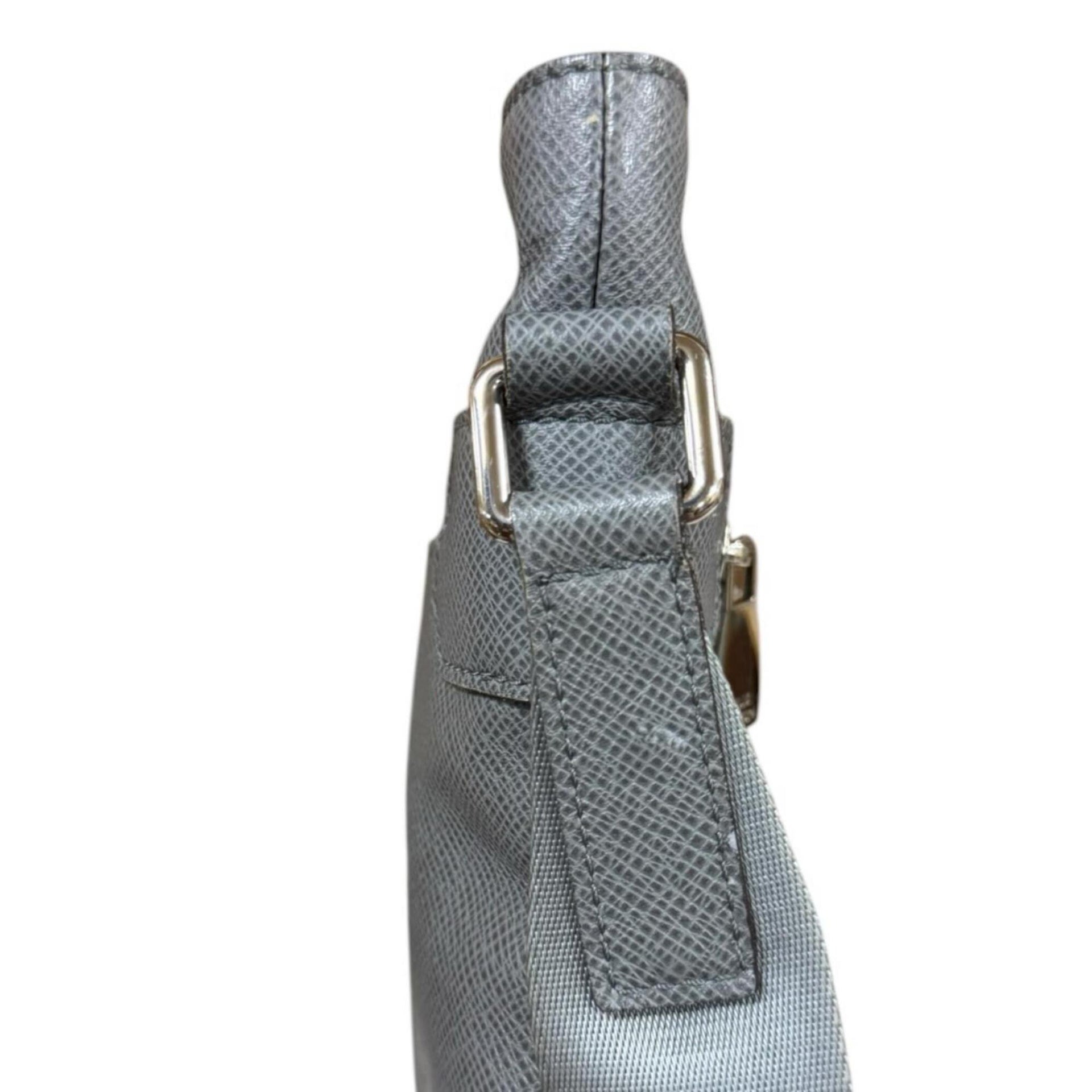 Louis Vuitton Sasha-schoudertas Taiga 14