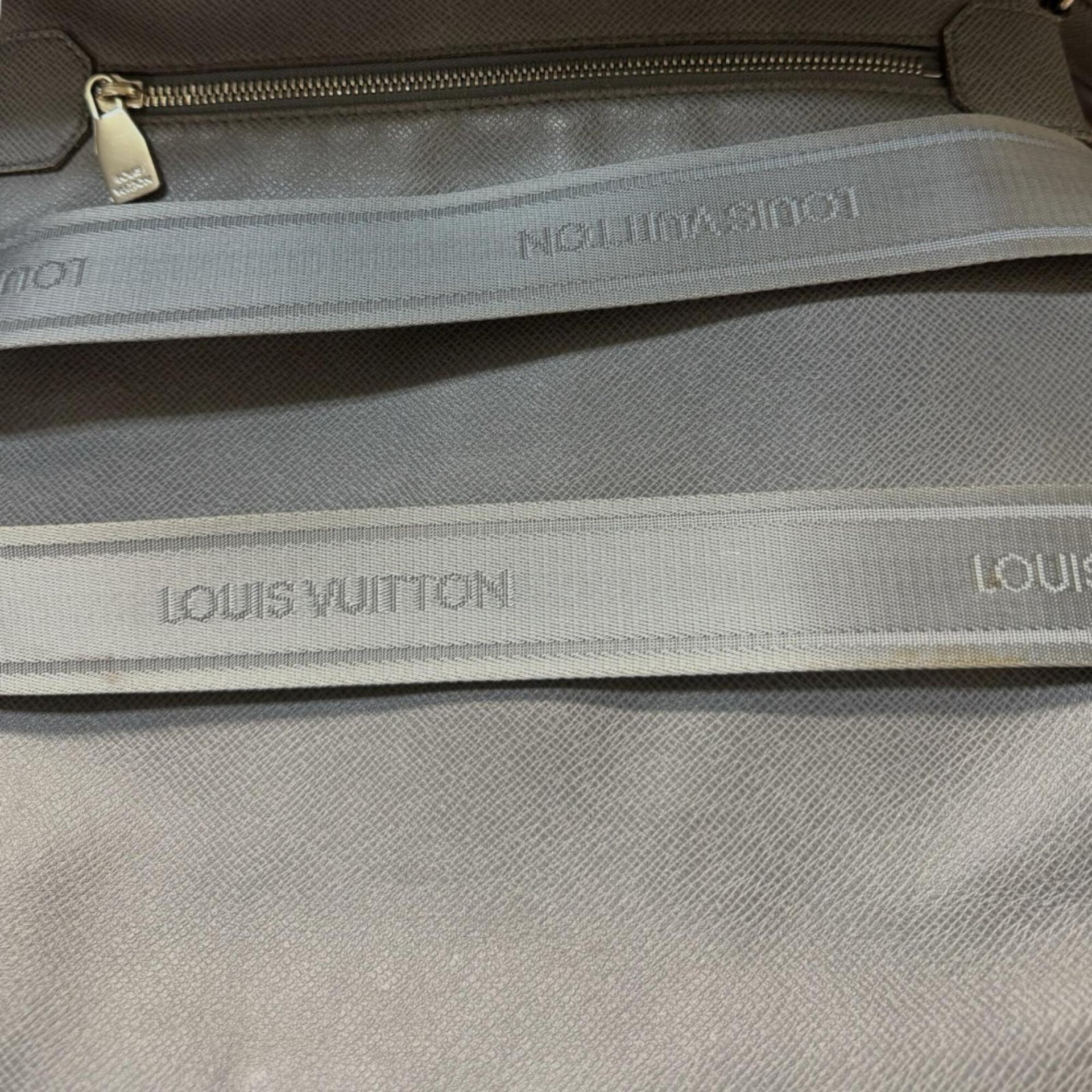 Louis Vuitton Sasha-schoudertas Taiga 16