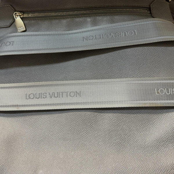 Louis Vuitton Sasha-schoudertas Taiga 16