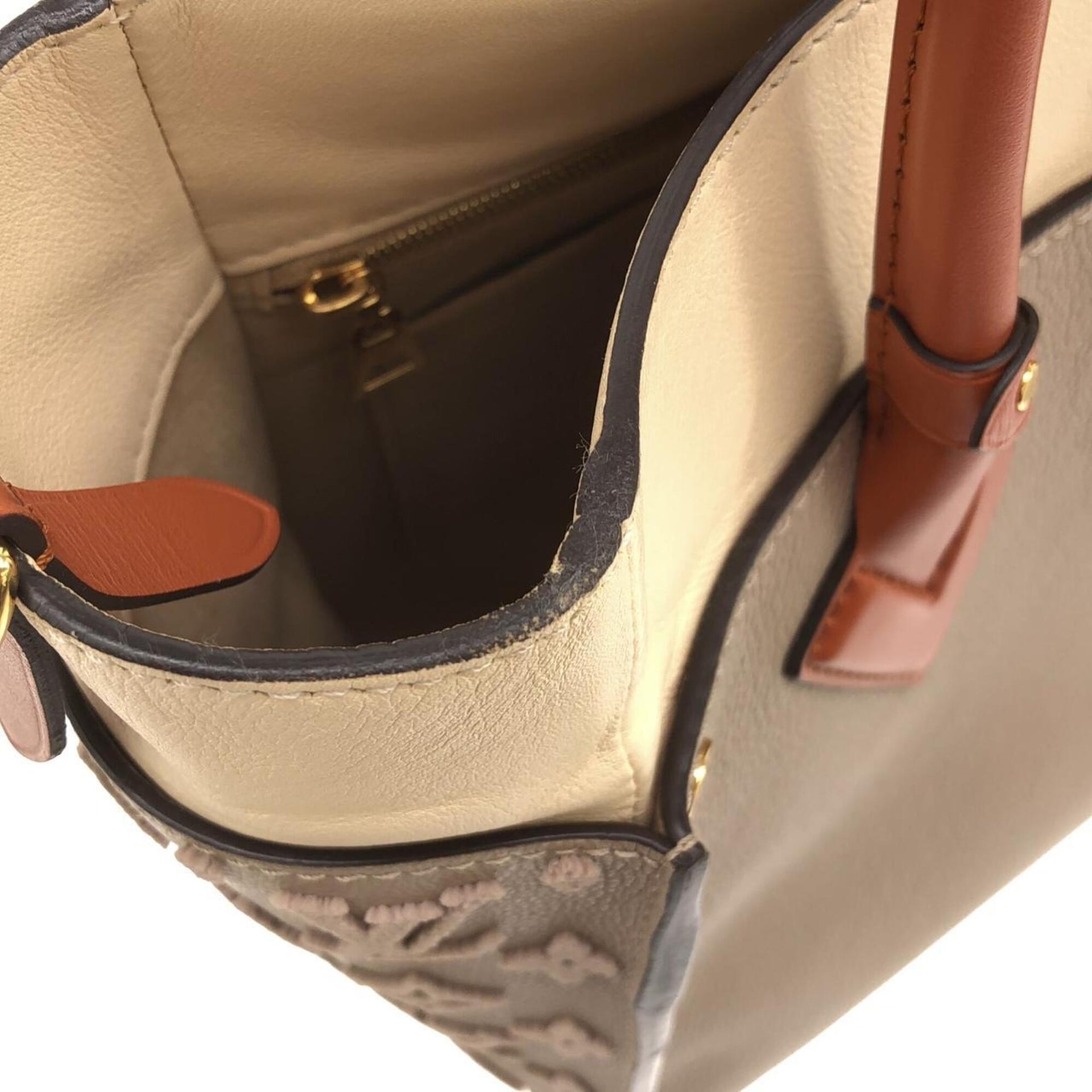 Louis Vuitton On My Side MM M53825 Handbag 7