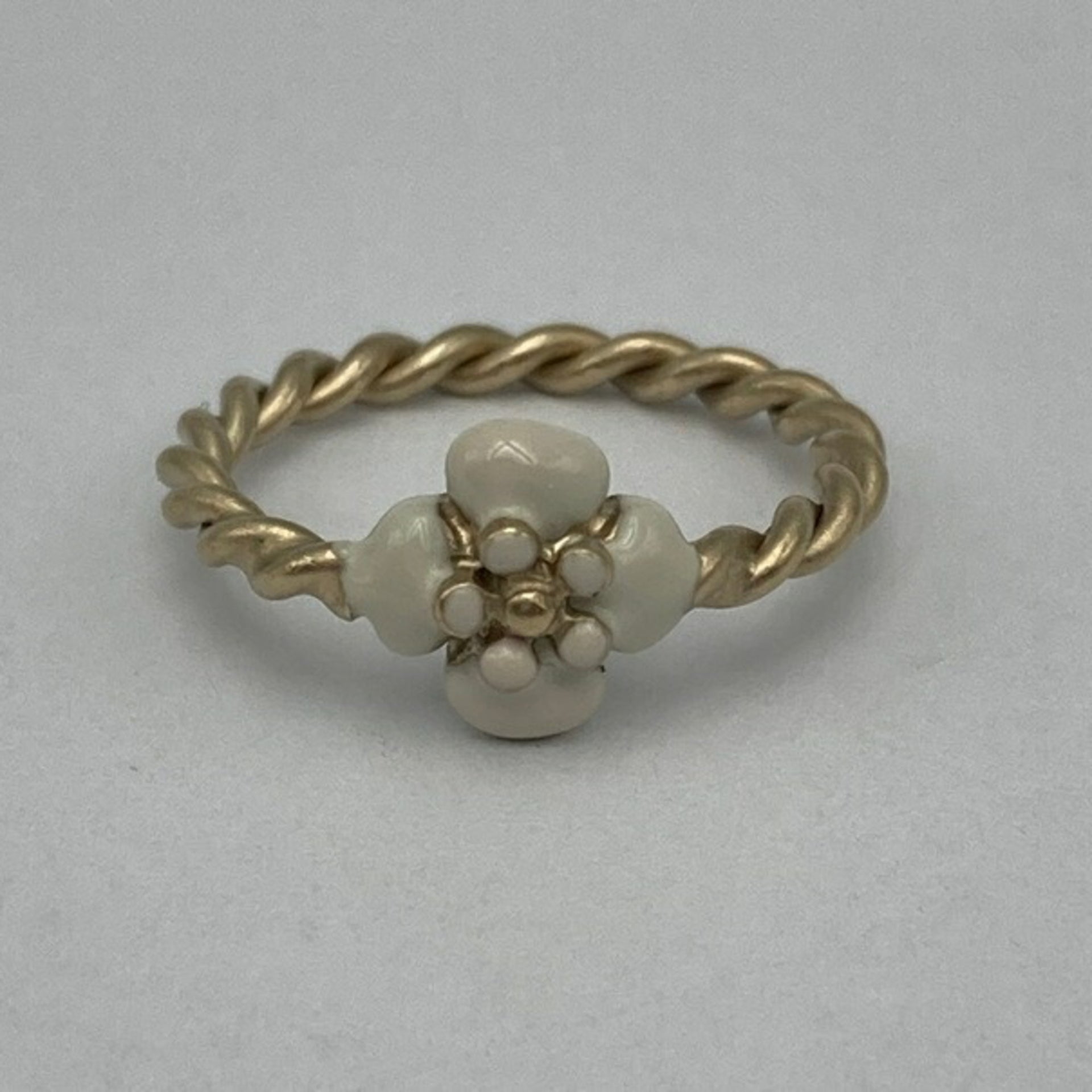 CHANEL Camellia-ring uit de Cruise-collectie van 2013 2