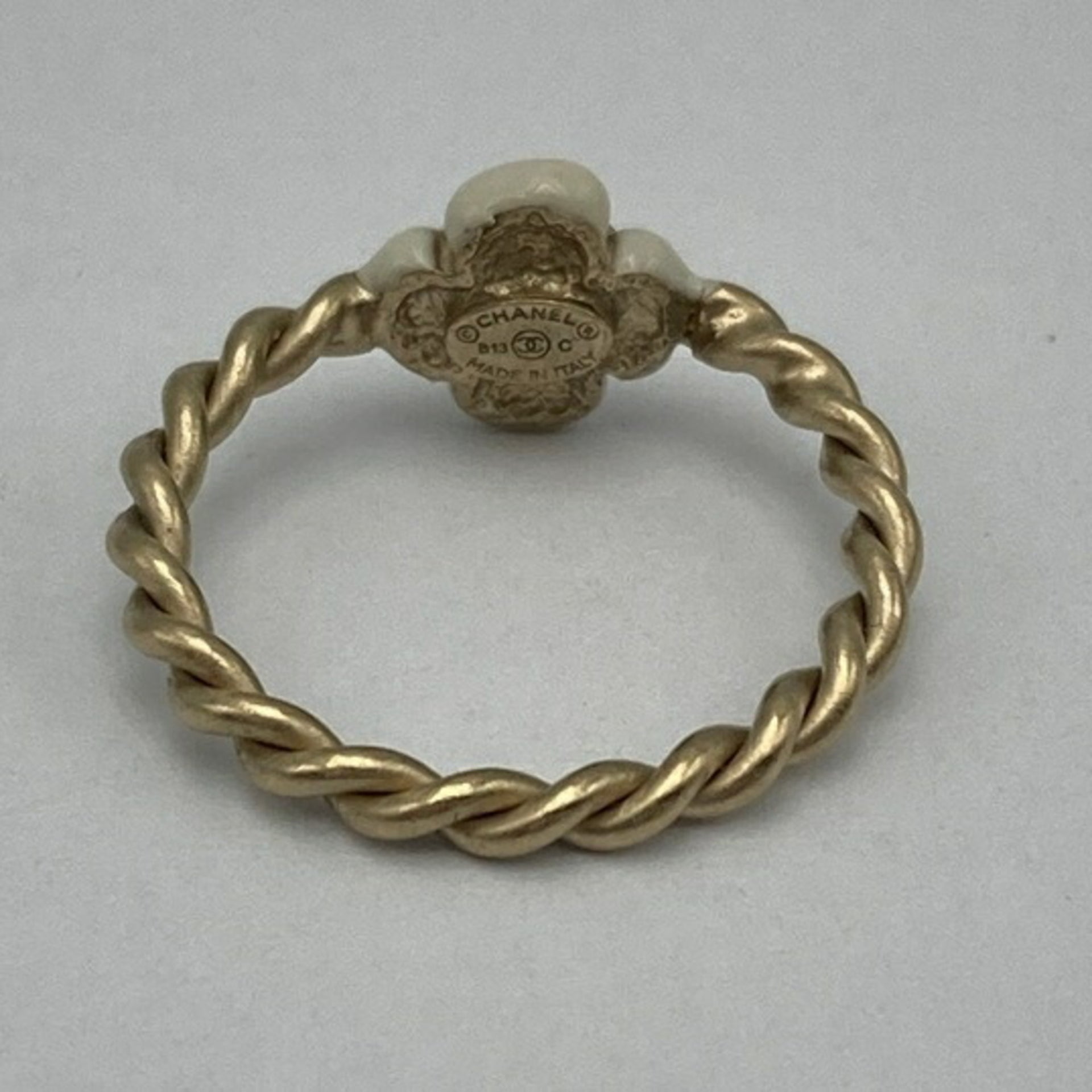 CHANEL Camellia-ring uit de Cruise-collectie van 2013 4